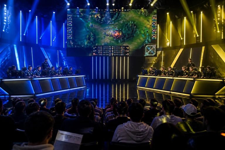 découvrez notre pronostic pour le match movistar koi vs natus vincere en lec league of legends, prévu le 16 août 2026. analyse d'experts, conseils et statistiques pour bien parier.